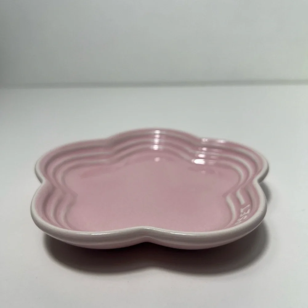 Le Creuset Stoneware Flower Petal Scalloped Trinket Dish Plate Tray
